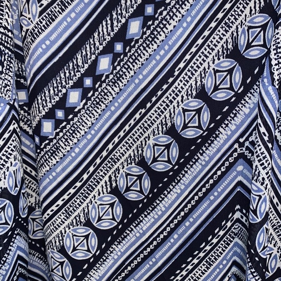 Like new! AB Studio Tank Top - Picture 2 of 10